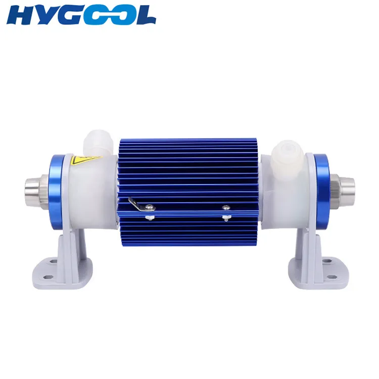 Vodno ohlajena keramična ozonska celica